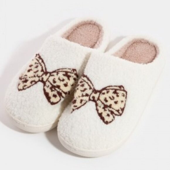 Shoes - NWT Animal Print Cheetah Leopard Fuzzy Ribbon Bow Slippers Women's Size: 8-9